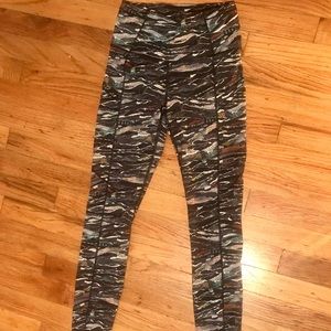 Lululemon Patterned ankle leggings